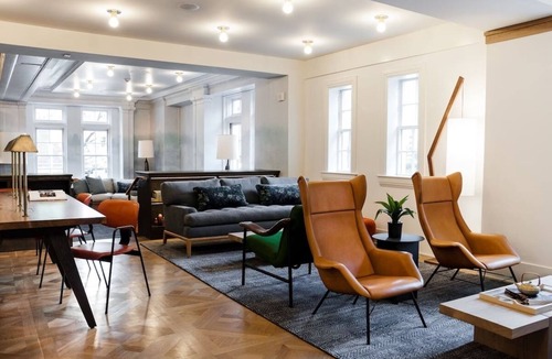 Mount Vernon Hotel | Premier Monument King at Art Boutique Hotel Revival Baltimore w/Rooftop Dining