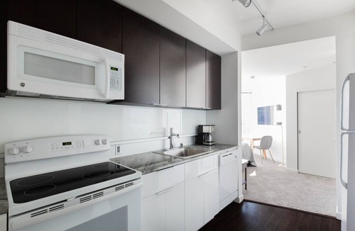 West Bellevue Apartment | Premium Downtown Bellevue Studio w/Gym, W/D, near shops, by Blueground