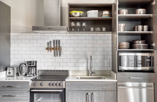 Mount Vernon Triangle Apartment | Premium Mt Vernon 1BR, w/Gym, W/D & Roof Deck, near Metro, by Blueground