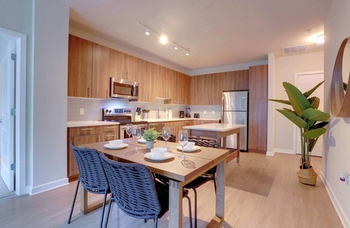 Groveton Apartment | Prime Alexandria Location | Spacious Apt