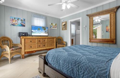 Old Town House | Prime Downtown Location - Truman Little Cozy Cottage