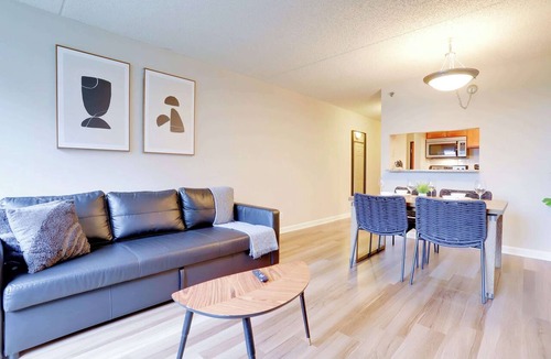Crystal City Apartment | Prime Location - Apt Near Pentagon City