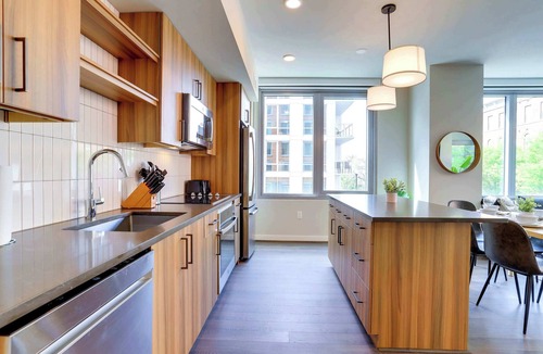 Clarendon Apartment | Prime Location Apt | Steps from Metro | Gym