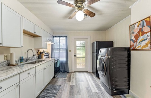 Old Town Fredericksburg House | Prime Location Cottage – King Bed, Free Parking, Walk to Downtown & Dining!
