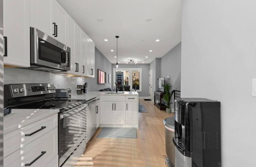 H Street Corridor Hotel | Prime Location+Steps from HStreet Corridor+Laundry