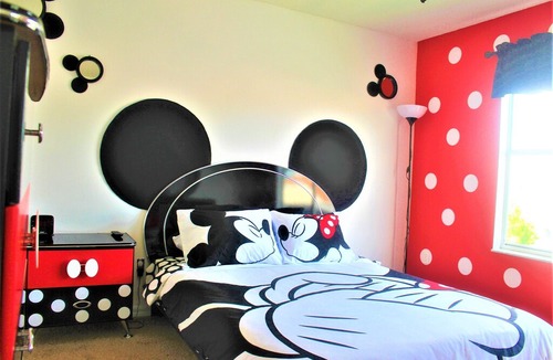 Hillcrest Estates Villa | Princess Pirate Mickey Themed Minutes To Disney Pool Wifi Orlando Area 5r Villa
