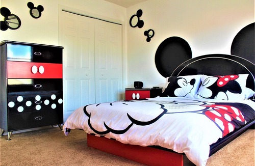 Hillcrest Estates Villa | Princess Pirate Mickey Themed Minutes To Disney Pool Wifi Orlando Area 5r Villa