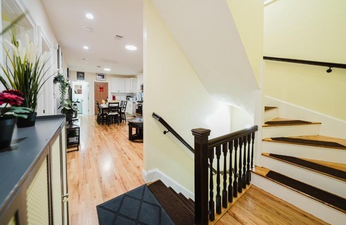 Milton Apartment | Pristine 5BR Milton Apt - Free Parking, Balcony, AC & TV 142