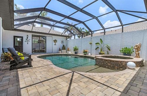 Pelican House | Privacy, Luxury and Relaxation, Heated Pool & Spa - Villa Courtyard - Roelens