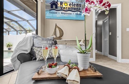 Pelican House | Privacy, Luxury and Relaxation, Heated Pool & Spa - Villa Courtyard - Roelens