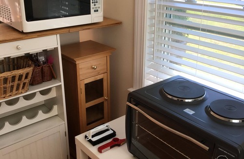 Block Island Cottage | Private 2BR Peach Cottage. Easy walk to Old Harbor!