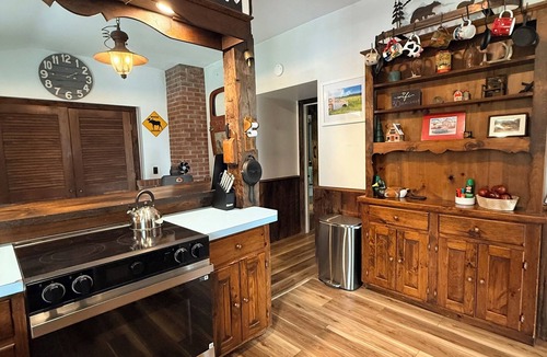West Townshend Ski Chalet | Private 30-Acre Chalet - Hot tub, Sauna, Trails
