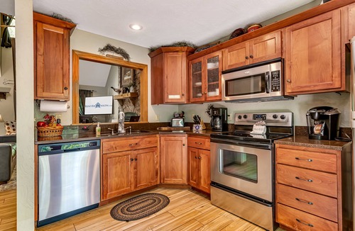 Blue Eye Cottage | Private 40-Acre Cottage, Hot Tub, Pool Table & Car Charger