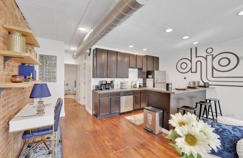 Short North House | Private Art Gallery w/FREE Parking near Conven Ctr