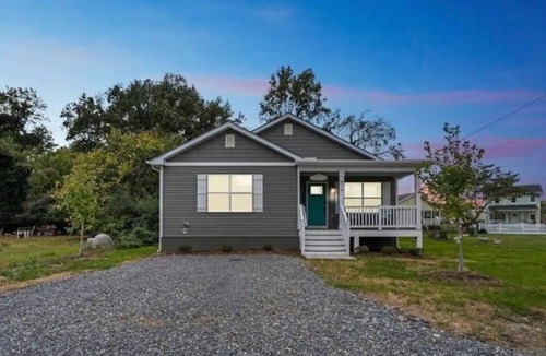 Issue House | Private Beach Getaway Just Steps to the Boardwalk!