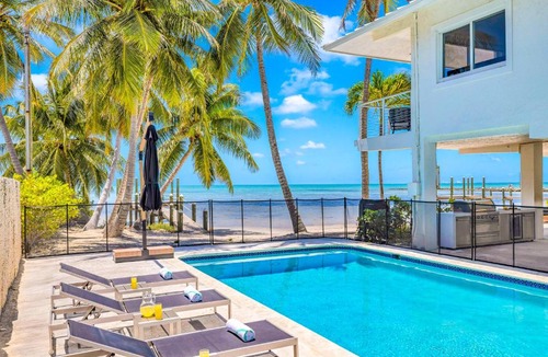 Islamorada House | Private Beach Private overwater dock Heated Pool Mahi Key