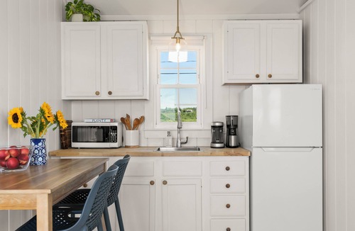 North Truro Cottage | Private Beachfront Cottage for 2—Spacious Deck on the Water, Breathtaking Views!