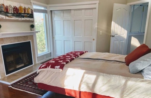 Poets Corner House | Private Berkeley Home Sunny, Spacious, Central