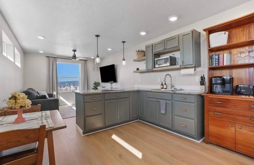 Caldwell House | Private Caldwell Guesthouse w/King Bed, Balcony & Kitchenette