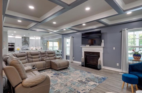 Golts Apartment | Private Deck & Shared Pool: Townsend Apartment