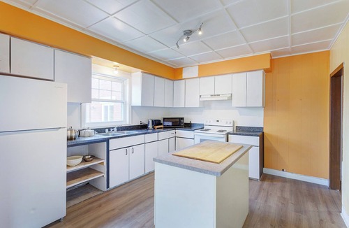 LaSalle House | Private Ensuite Room with Large Balcony in Montréal close St. Lawrence River