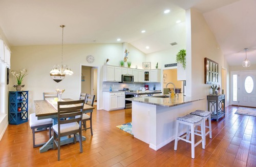 Braden River House | Private Estate on 10 Acres w/Pool in Bradenton