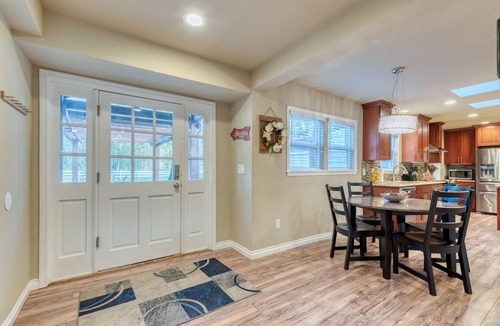 Cottage Lake House | Private Farmhouse Estate w/Barn ✔ Wedding, Event