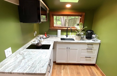 Leesburg's Old and Historic District Cottage | Private garden cottage located in the heart of downtown.