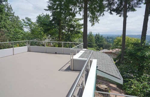 Lake Forest Park Apartment | Private guest suite, close to Link light rail, Kenmore Air, and Town Ctr