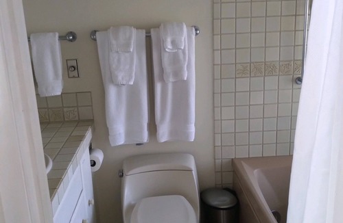 Benbow Apartment | Private guesthouse, pet friendly, ADA, view, Avenue of the Giants,fast wifi