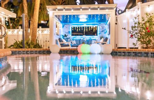 Siesta Key Village House | Private Heated Pool - 100 Steps to Beach Access - 5-min walk to Siesta Key Village