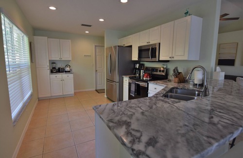 South Sarasota House | Private Heated Pool Beautiful 3bdr/2bth 2car garage only minutes to Siesta Beach