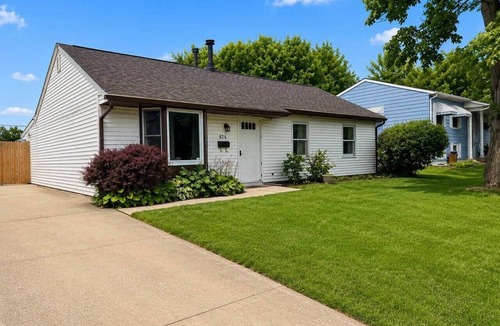 Royal Manor House | Private Heated Pool Hot Tub Fenced Yard