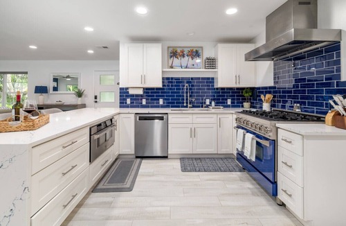 Whitfield House | Private Heated Pool~Yacht Rental~BBQ~Firepit~Near Water