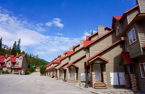 Fernie Condo | Private Hot Tub. Ski In & 15 Minute Walk to the Elk Chair