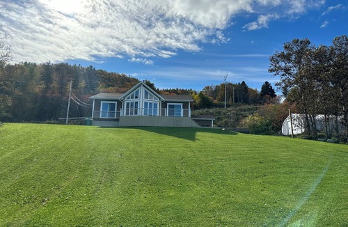 Saint-Maxime-du-Mont-Louis House | Private House with a breathtaking cliffside view of the Saint Laurence river.