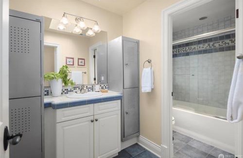 Sammamish Villa | Private Luxury 6-Acres Estate Pool Court Goats