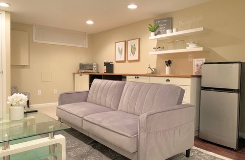 Downtown Baltimore House | Private one bedroom studio near Patterson Park and John Hopkins