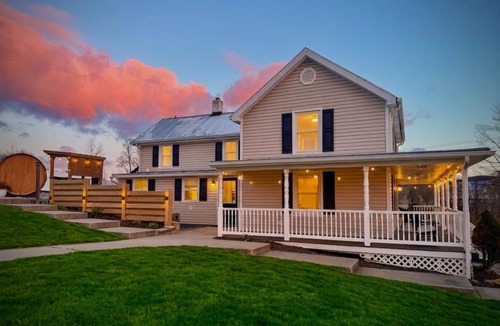 Mount Jackson House | Private Pool HotTub Sauna Wineries Hikes