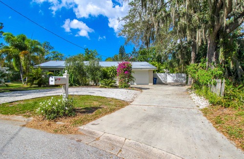 Gulf Gate Estates House | Private Pool, Near Siesta Key Beach, Blue Dolphin