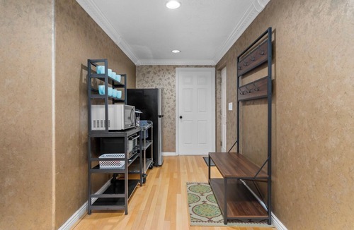 Draper House | Private Quiet Basement Apartment+Gym