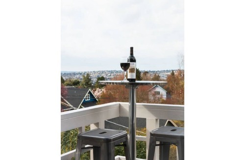 North Queen Anne Apartment | Private retreat on historic Queen Anne Hill