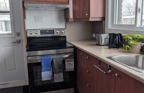 Mauricie Apartment | Private Room - 5 min away - University - High-Speed WiFi