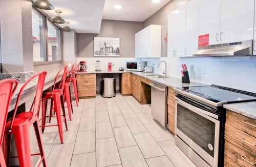 Old North Columbus House | ⭐Private Studio Apartment ✔️Parking ✔️WiFi ✔️Hot Tub ✔️Kitchens ✔️Fitness Center
