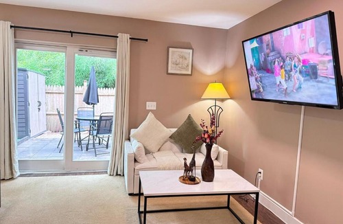 Sugarland Run Apartment | Private suite Near Dulles-Full Kitchen & Patio