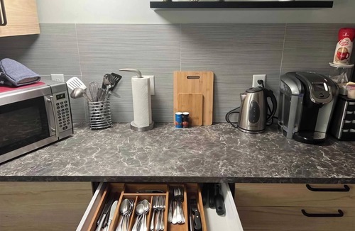 Saanich West House | Quaint 1 Bedroom Suite, Victoria, BC