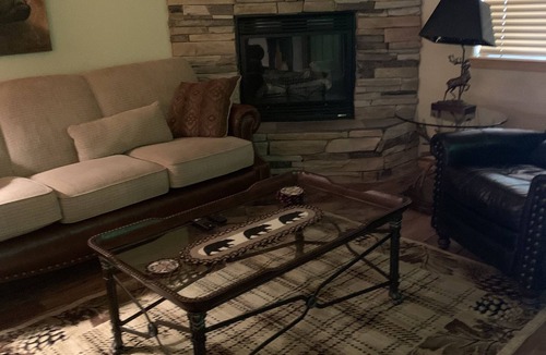 Pinetop Cottage | Quaint cabin in the woods of Pinetop.