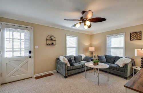 Cedar Rapids House | Quaint Cedar Rapids Home, 4 Mi to Downtown!