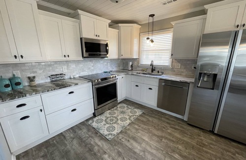 Kill Devil Hills Cottage | Quaint yet gorgeous remodeled getaway facing the ocean with crows nest