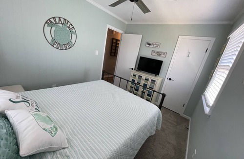 Kill Devil Hills Cottage | Quaint yet gorgeous remodeled getaway facing the ocean with crows nest